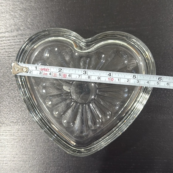 Heart-Shaped Glass Dish - Picture 7 of 7